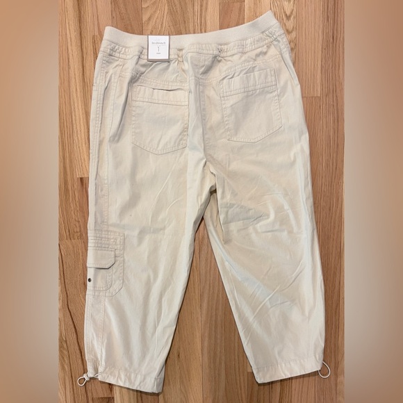 NWT Chico's Ripstop Cargo Crop Pant, Bungee Adjustable Hem, Khaki, Sz1 (8 - M) - Picture 4 of 6